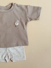 Load image into Gallery viewer, Beige Baby T-shirt with Owl Embroidery – Soft Cotton Comfort
