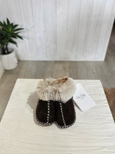 Load image into Gallery viewer, Baby Sheepskin Boots – Natural Warmth and Comfort