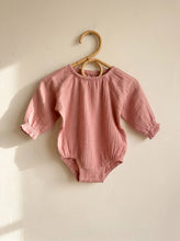 Load image into Gallery viewer, Dusty Rose Organic Cotton Muslin Romper